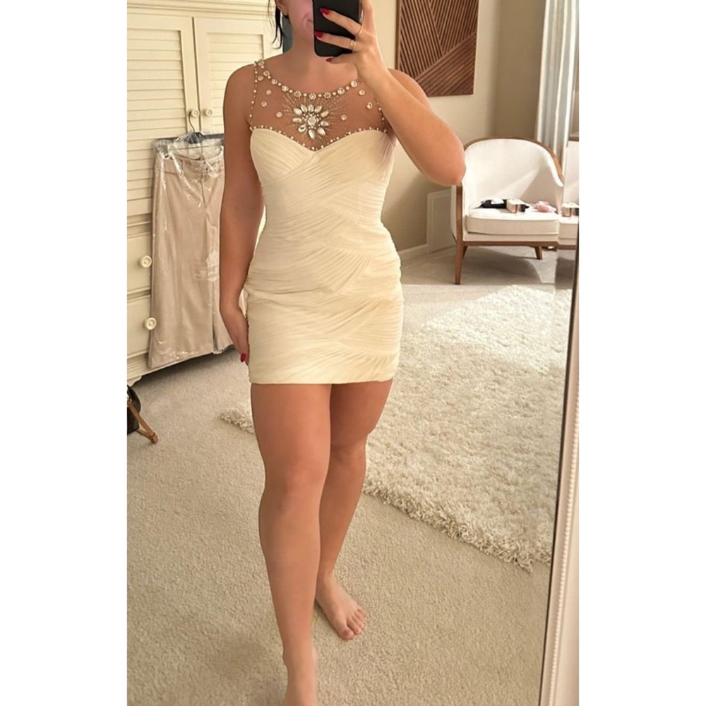 Adrianna Papel Beautiful Dress